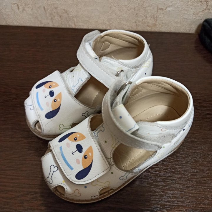Продам детские сандали