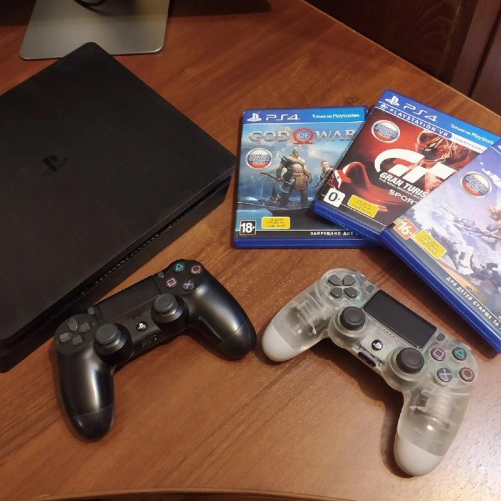 PlayStation PS4 1tb + 2 джойстика + много игр