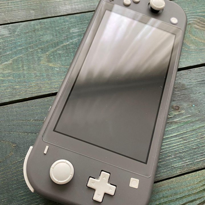 Nintendo Switch Lite + много игр
