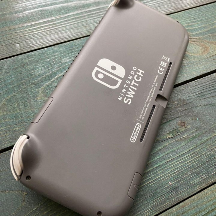 Nintendo Switch Lite + много игр