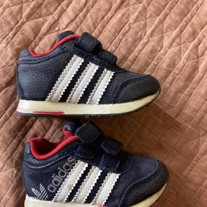 Кроссовки adidas