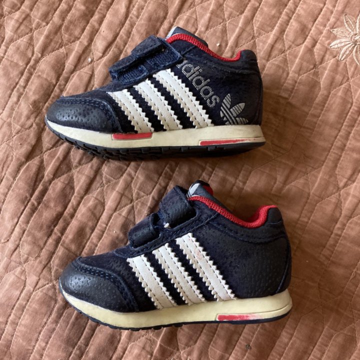 Кроссовки adidas