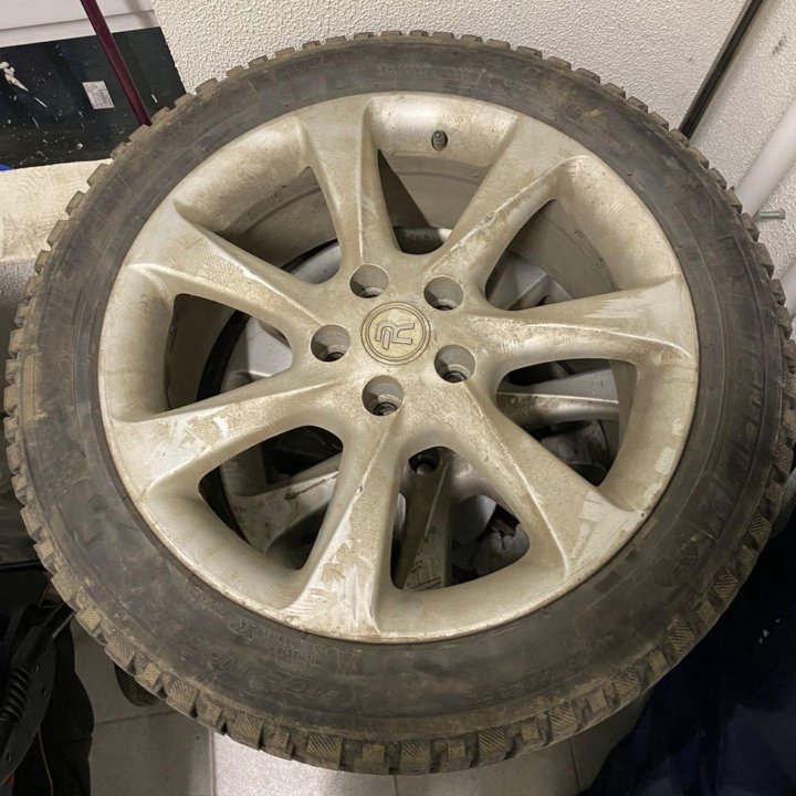 Колеса в сборе зимние шипы Michelin X-ice North 3