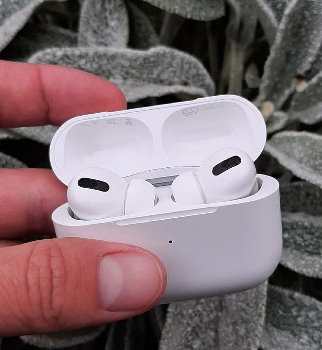 Наушники AirPods