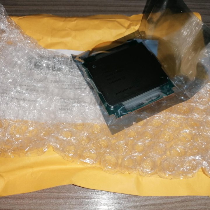 Процессор Intel XEON E5 2696V3