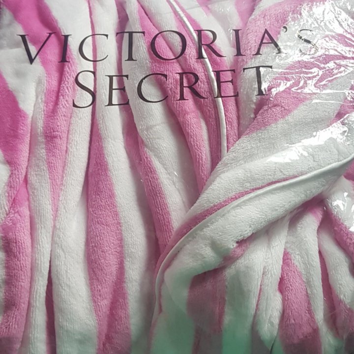 Халат Victoria's Secret.