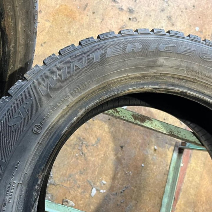 Dunlop SP Winter Ice 02 185/60 R15 88T