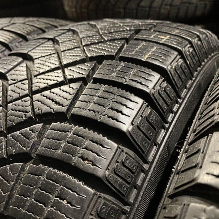 Зима Pirelli Ice Zero FR SUV 185/65 R15 92T