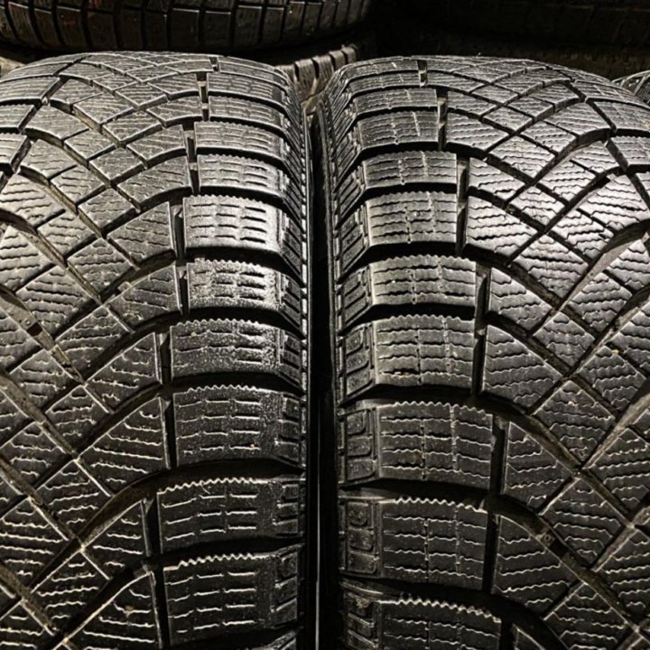 Зима Pirelli Ice Zero FR SUV 185/65 R15 92T