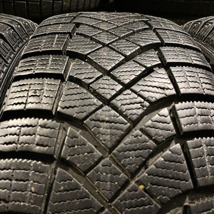 Зима Pirelli Ice Zero FR SUV 185/65 R15 92T