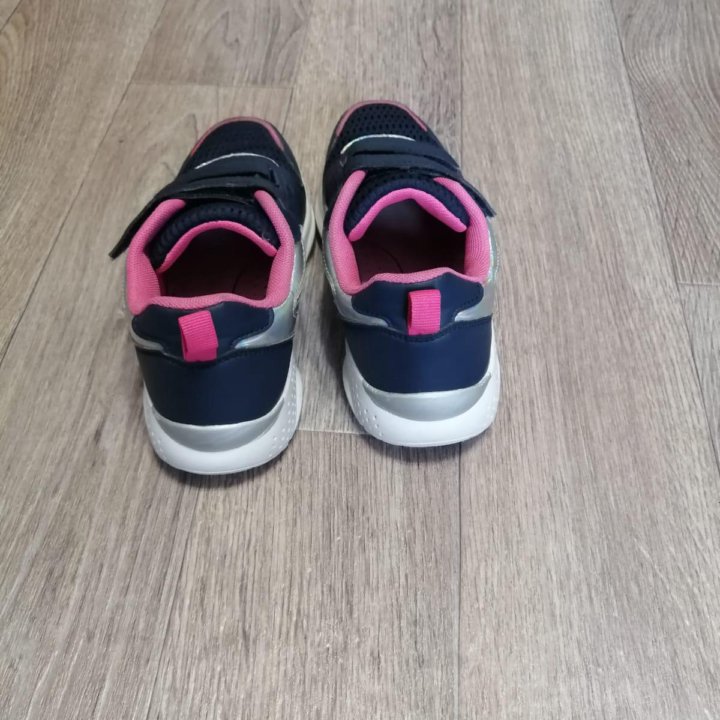 Кроссовки Antilopa