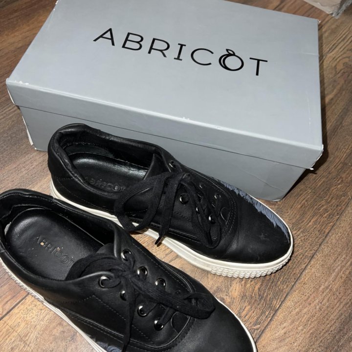 Кожаные кроссовки Abricot