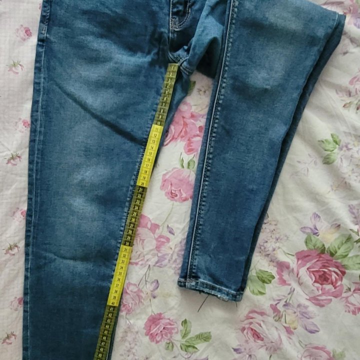 Джинсы 
