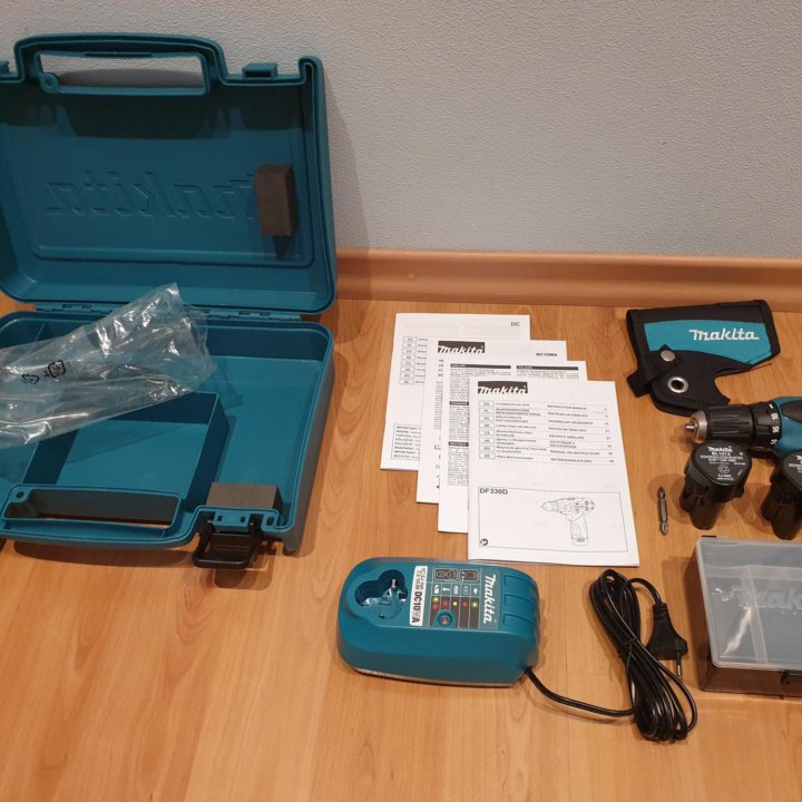 Аккумуляторная дрель-шуруповерт makita df330dwe