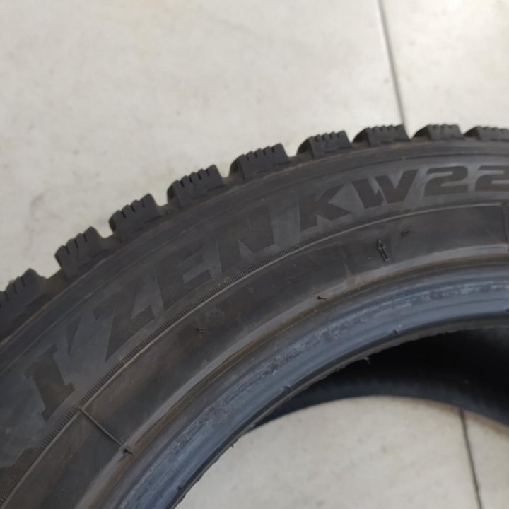 Kumho I'Zen KW22 215/55 R17