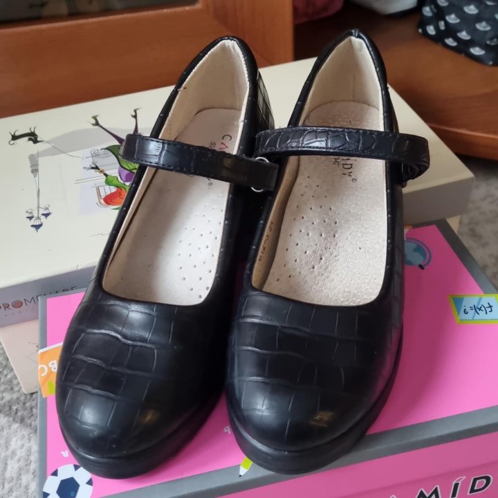 Туфли для девочки 34 р