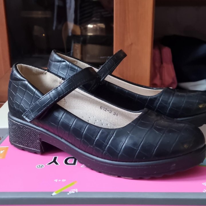 Туфли для девочки 34 р