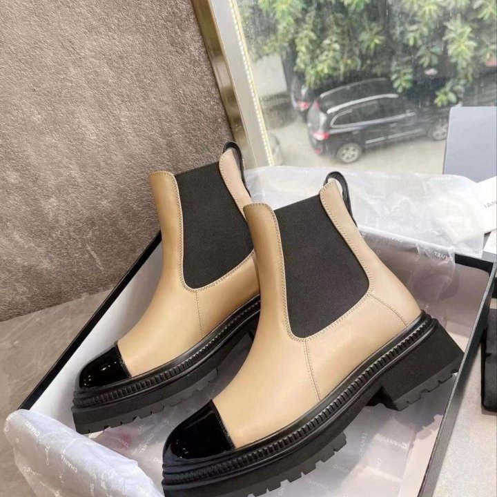 Ботинки Chanel????
