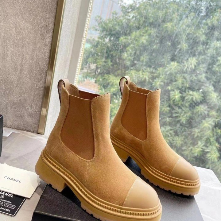 Ботинки Chanel????