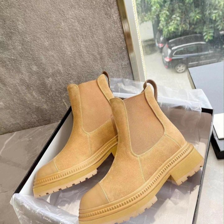 Ботинки Chanel????