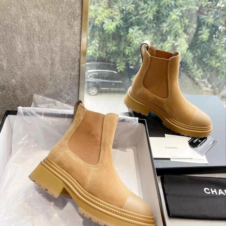 Ботинки Chanel????