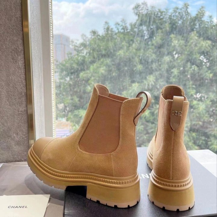 Ботинки Chanel????