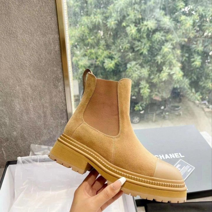 Ботинки Chanel????