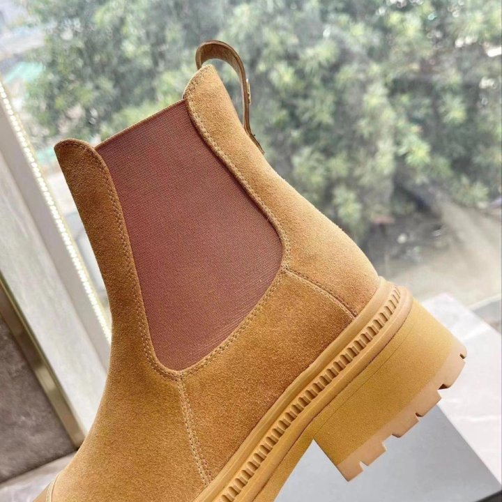 Ботинки Chanel????