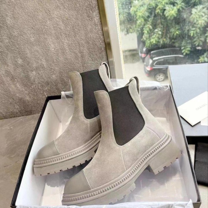 Ботинки Chanel????