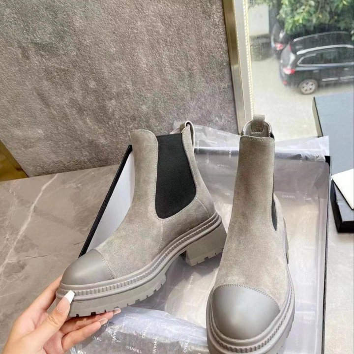 Ботинки Chanel????
