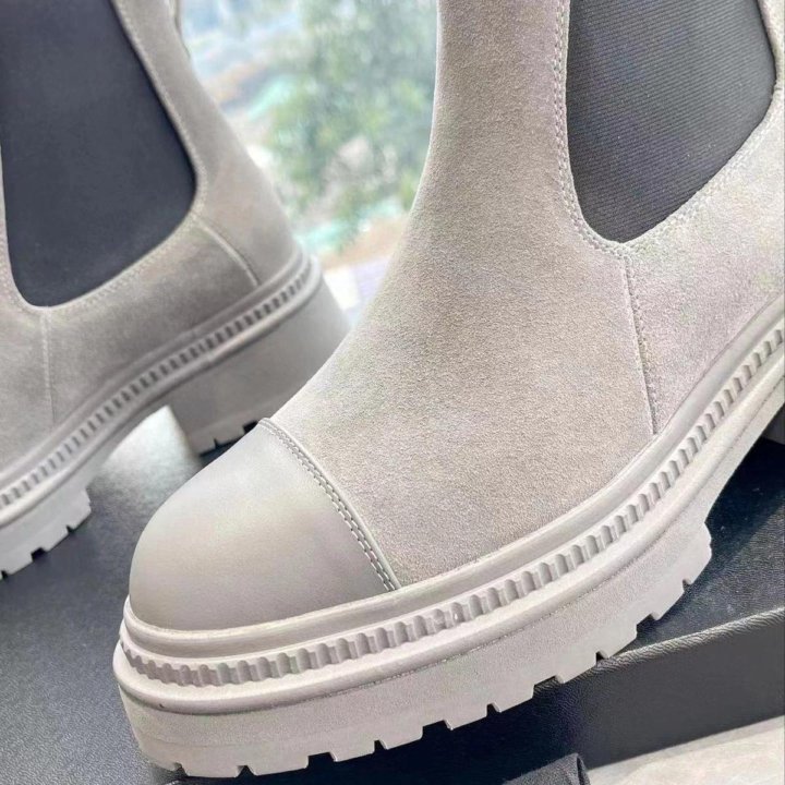 Ботинки Chanel????