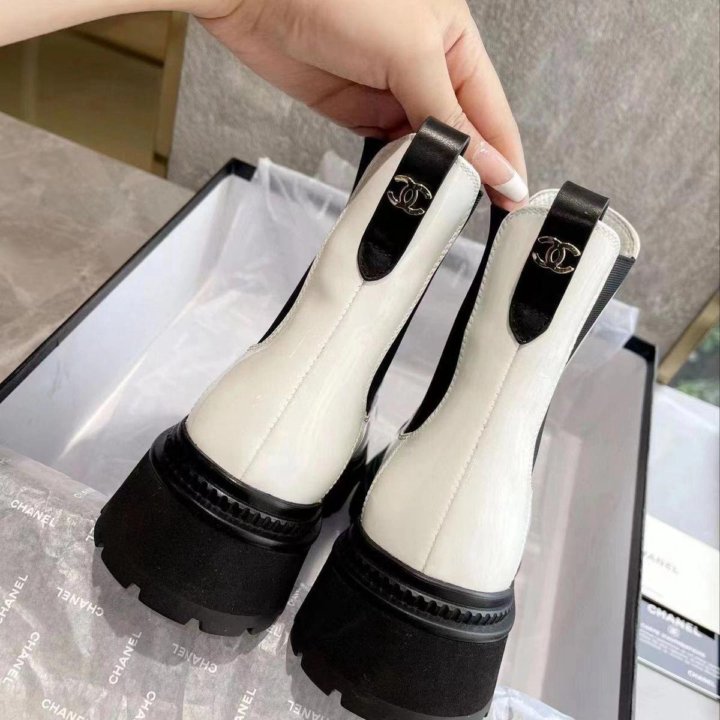 Ботинки Chanel????