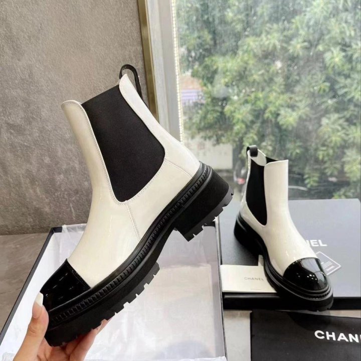 Ботинки Chanel????