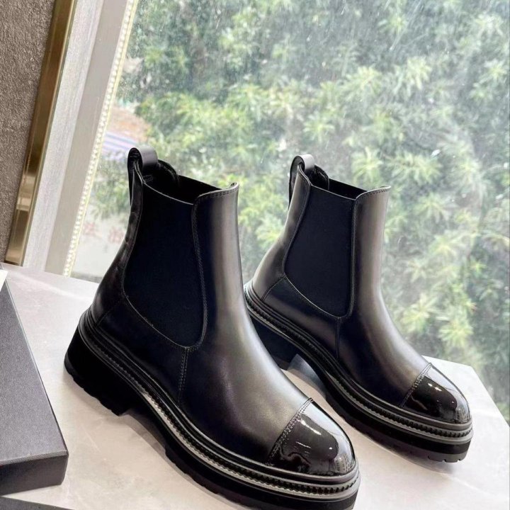 Ботинки Chanel????