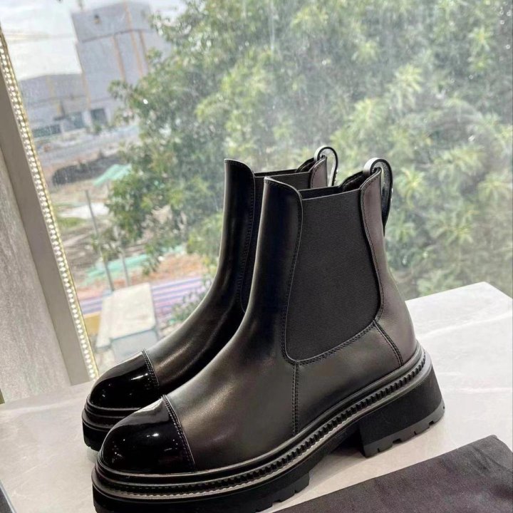 Ботинки Chanel????