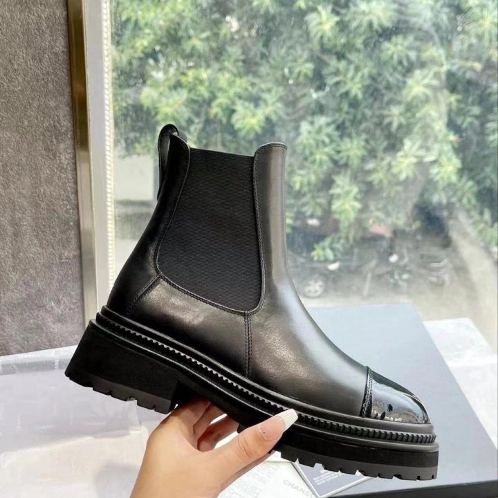 Ботинки Chanel????