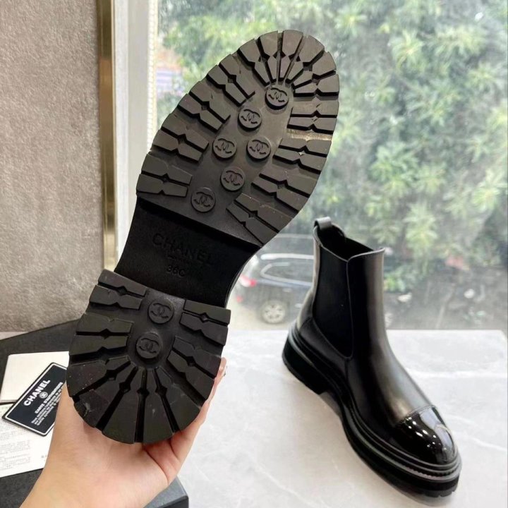 Ботинки Chanel????