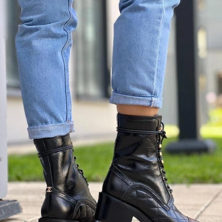Ботинки Chanel????