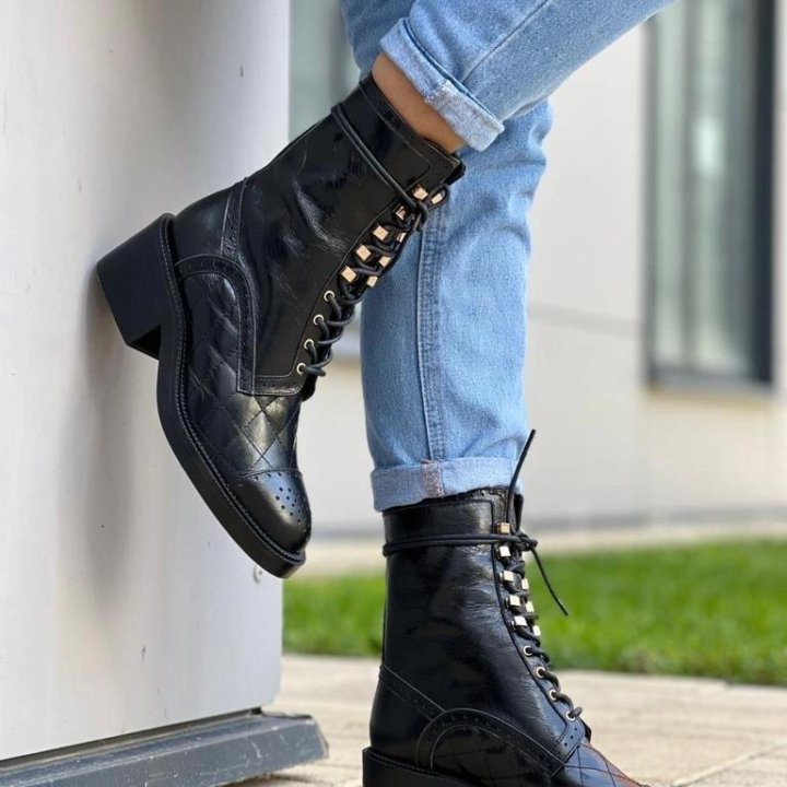 Ботинки Chanel????