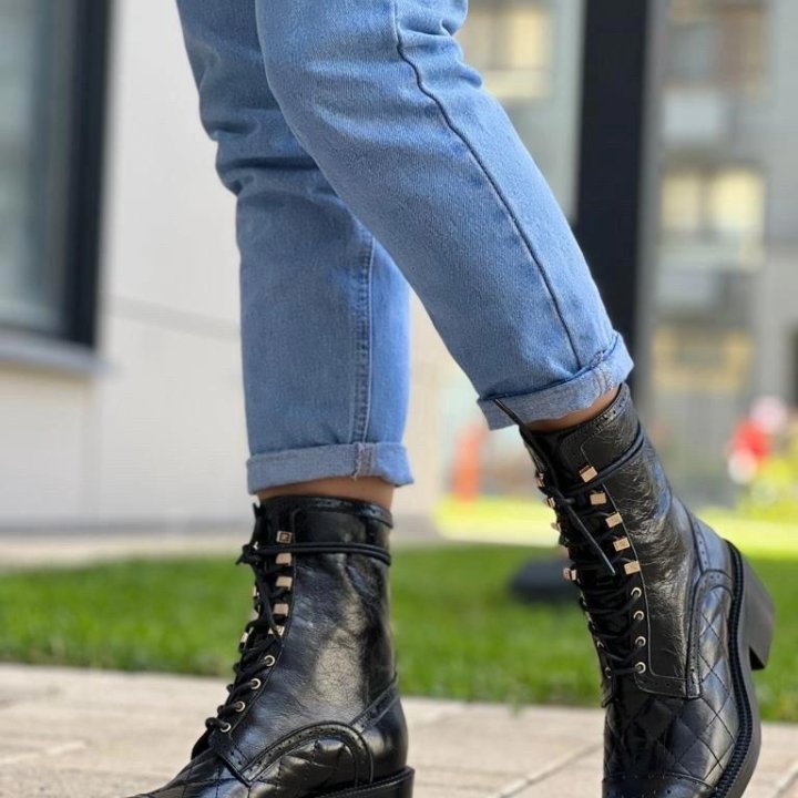 Ботинки Chanel????