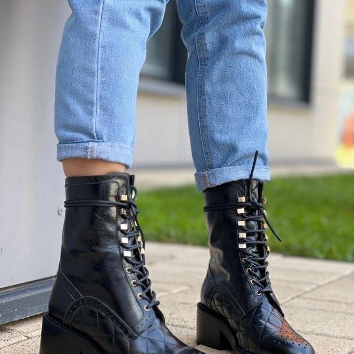 Ботинки Chanel????