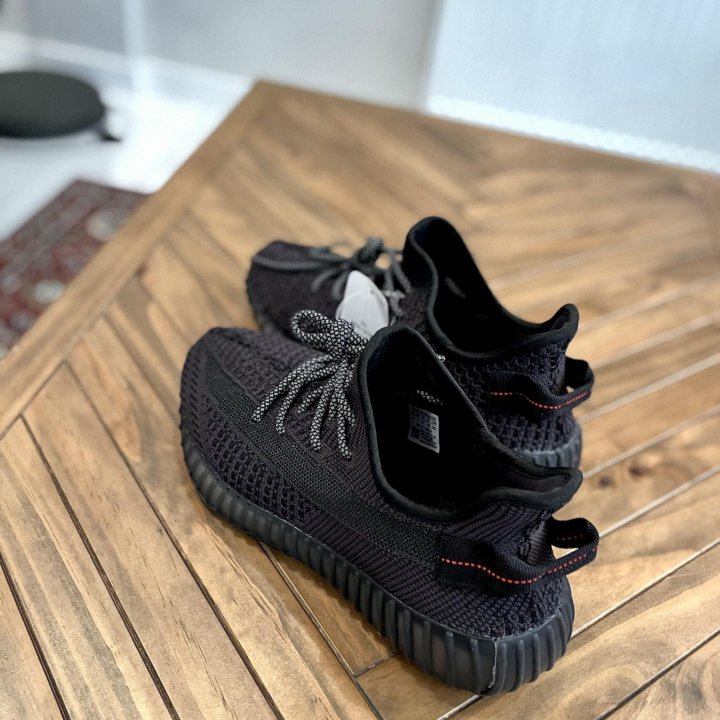 Кроссовки Adidas Yeezy Boost 350 v2 Black (42-43)