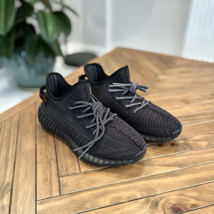 Кроссовки Adidas Yeezy Boost 350 v2 Black (42-43)