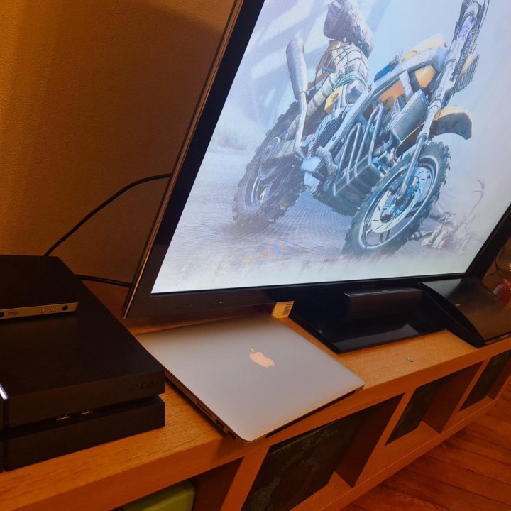 Продам PS4 на 1TB