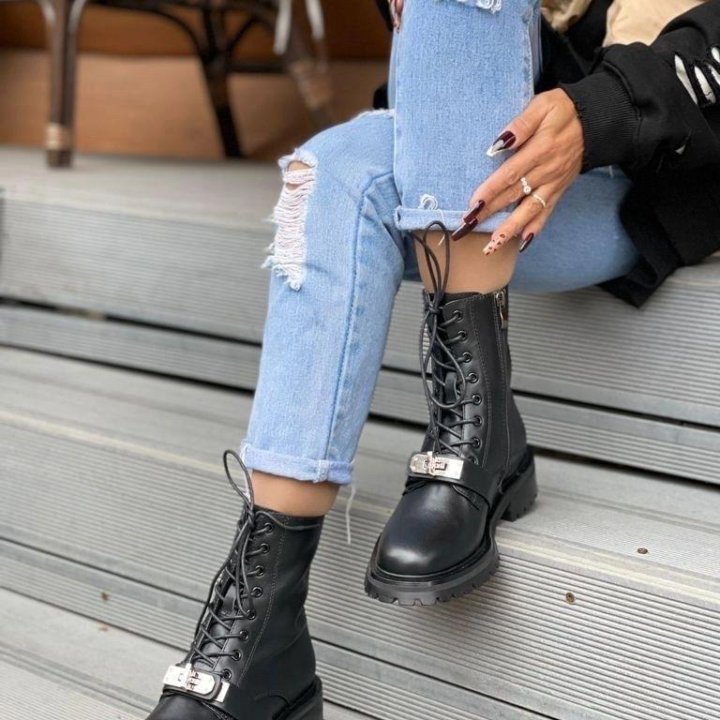 Ботинки Givenchy????