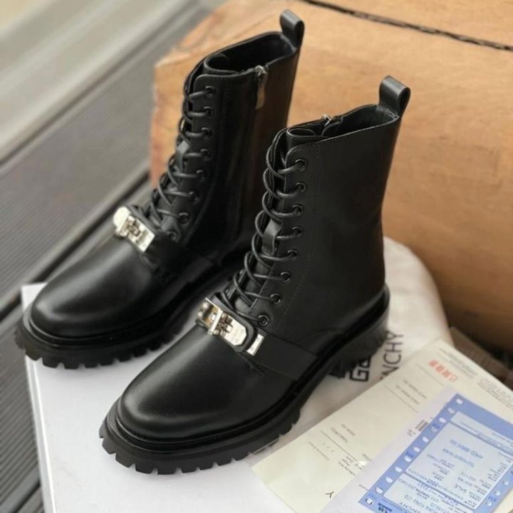 Ботинки Givenchy????