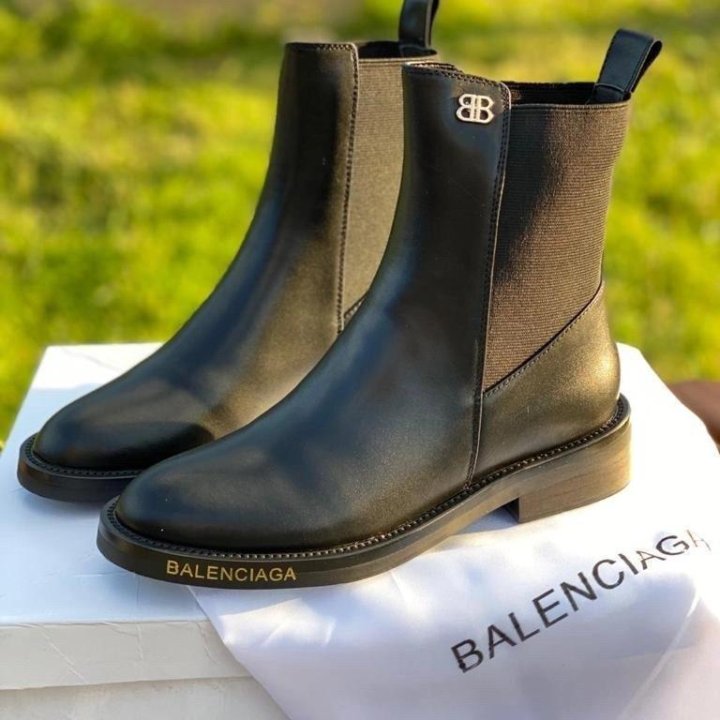 Ботинки Balenciaga????
