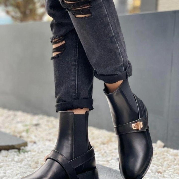 Ботинки Givenchy????