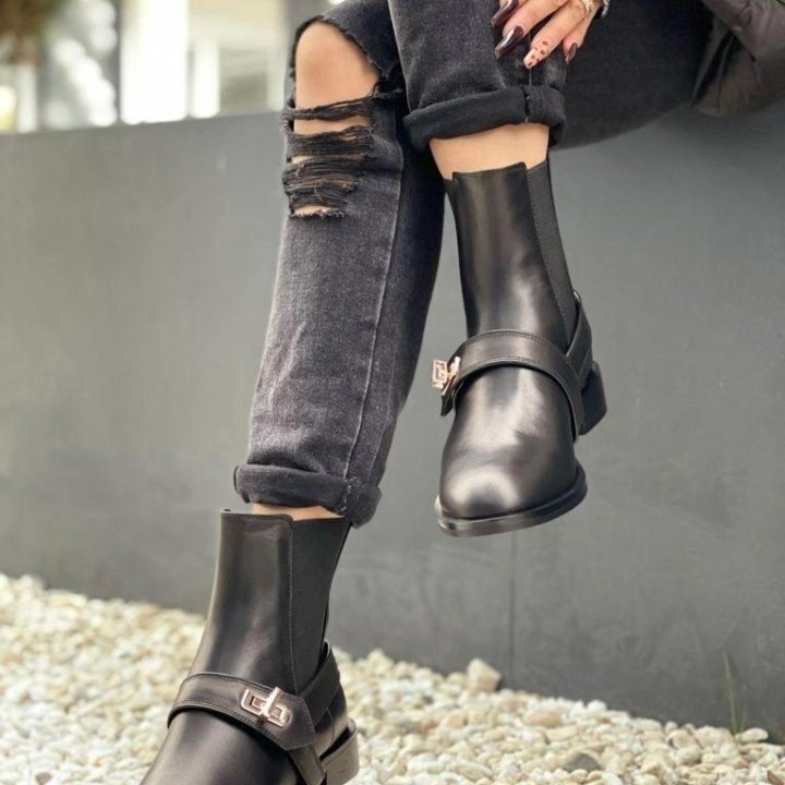 Ботинки Givenchy????