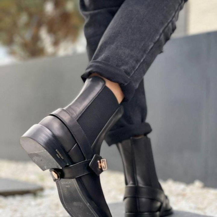 Ботинки Givenchy????